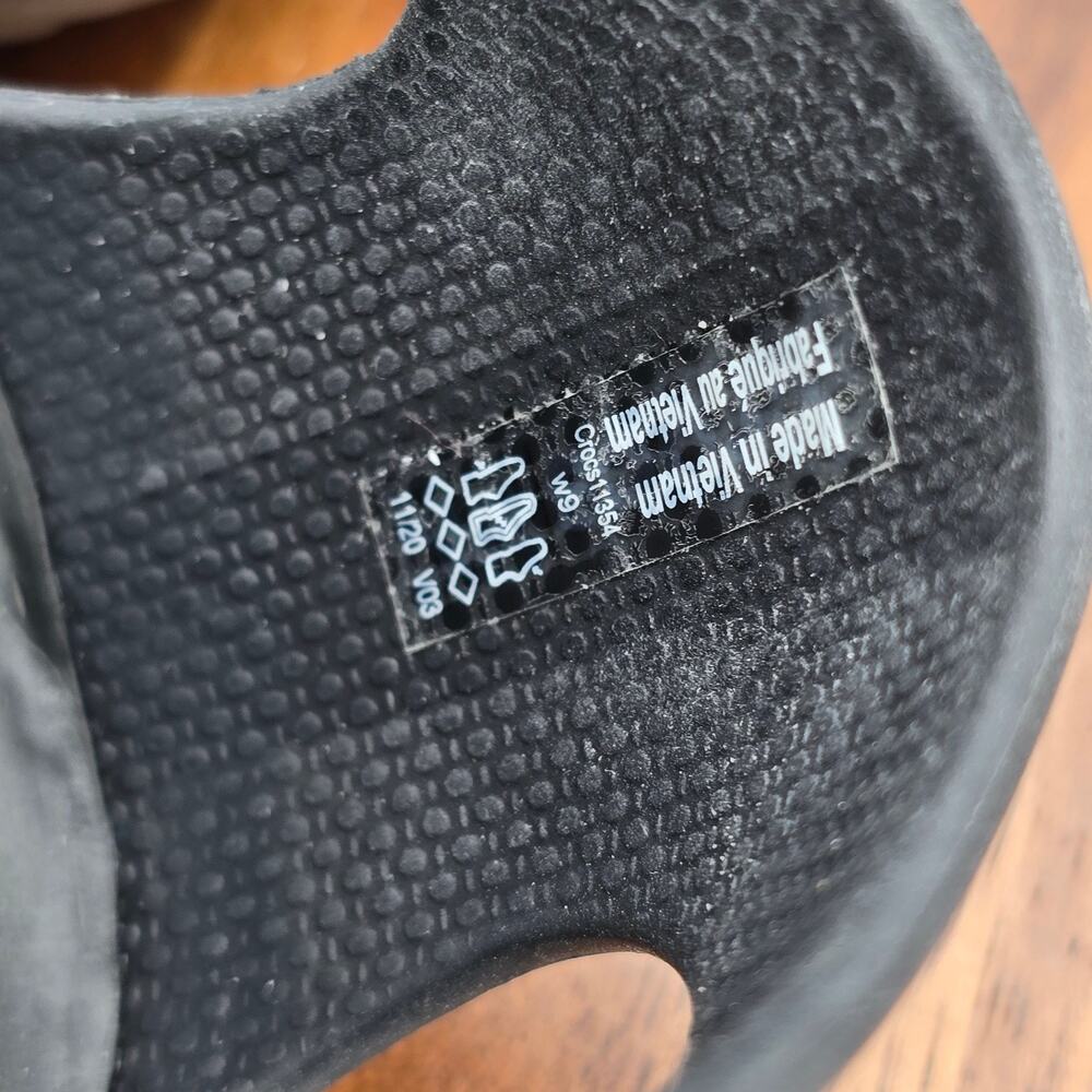 Crocs Sandals Womens 9 Black Sexi Flip T Strap Comfort Thong Ankle Strap Flat